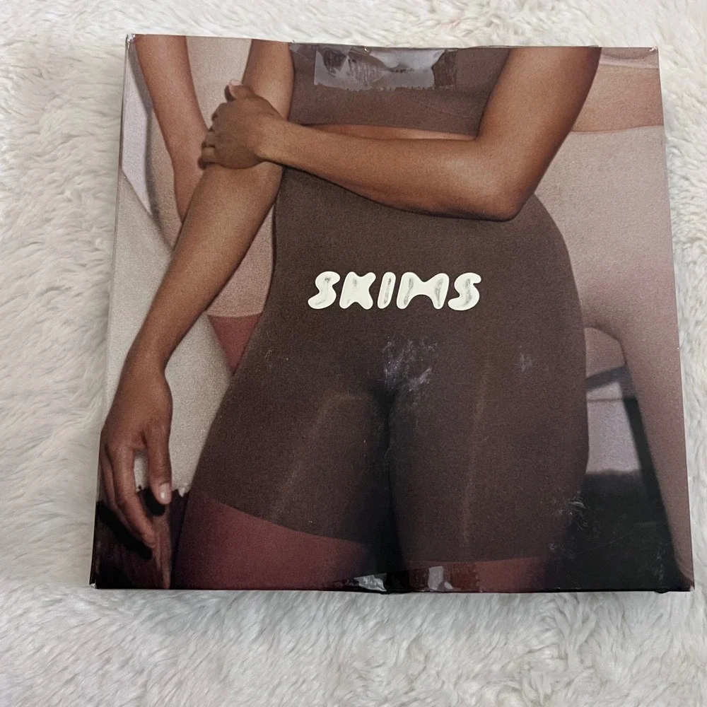 SKIMS Women's Sculpt Short Mid Thigh Open Gusset Onyx Black SH-MTS-0602 Size S/M